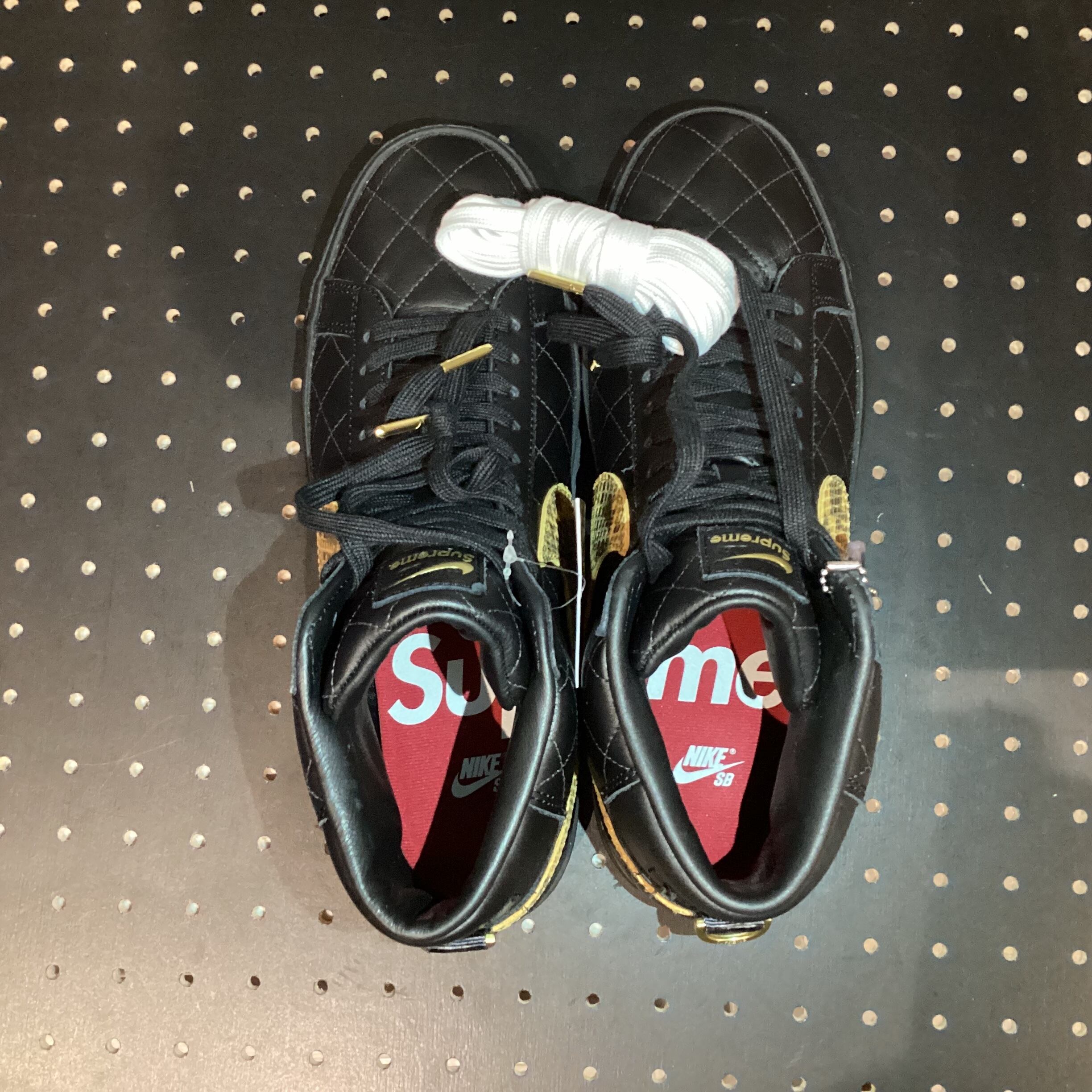 Nike SB CARPET フーディ Lサイズ 黒　supreme Nike SB CARPET フーディ Lサイズ 黒 supreme - メルカリ