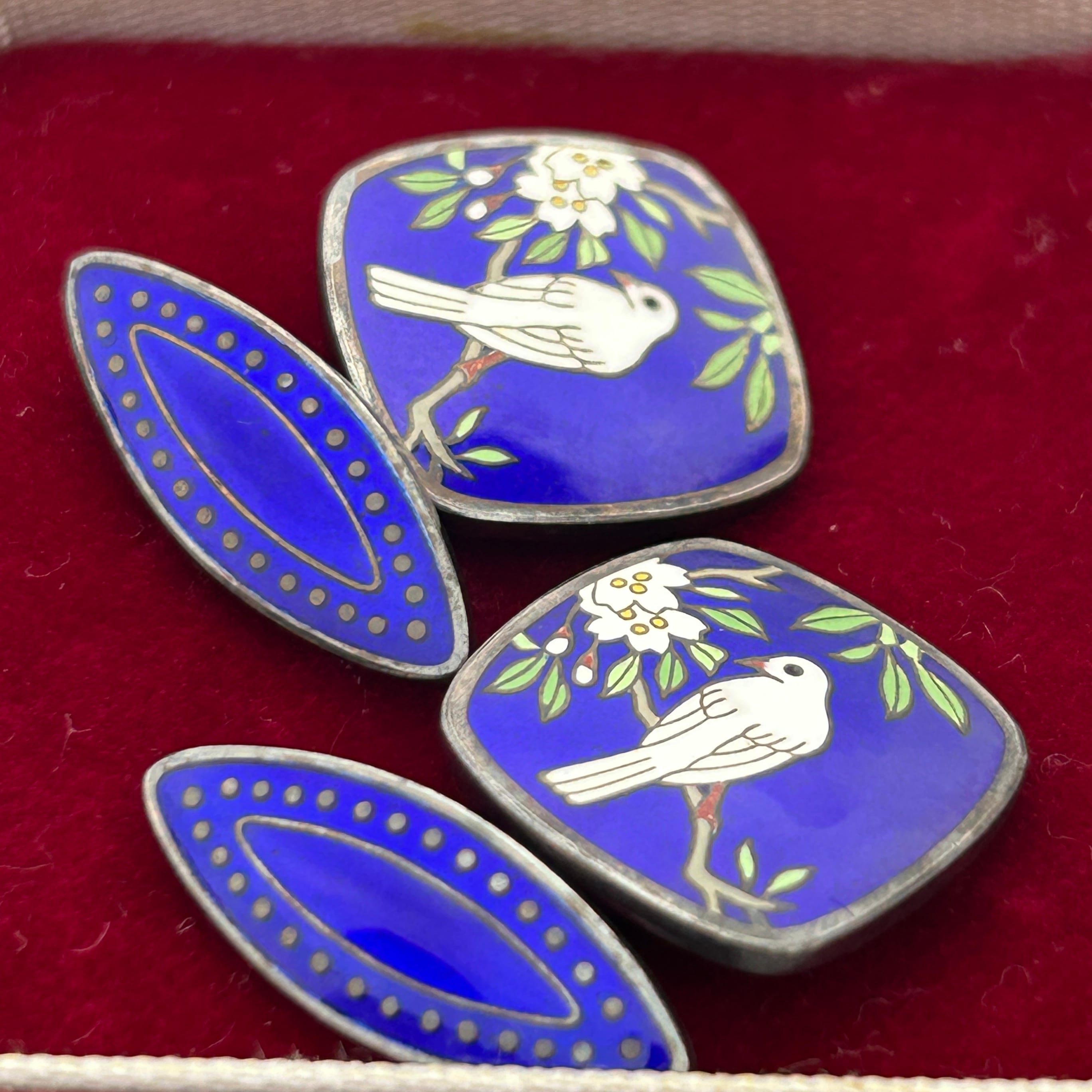 ヴィンテージ 輸出用七宝のカフスボタン　ロイヤルブルーに桜小鳥