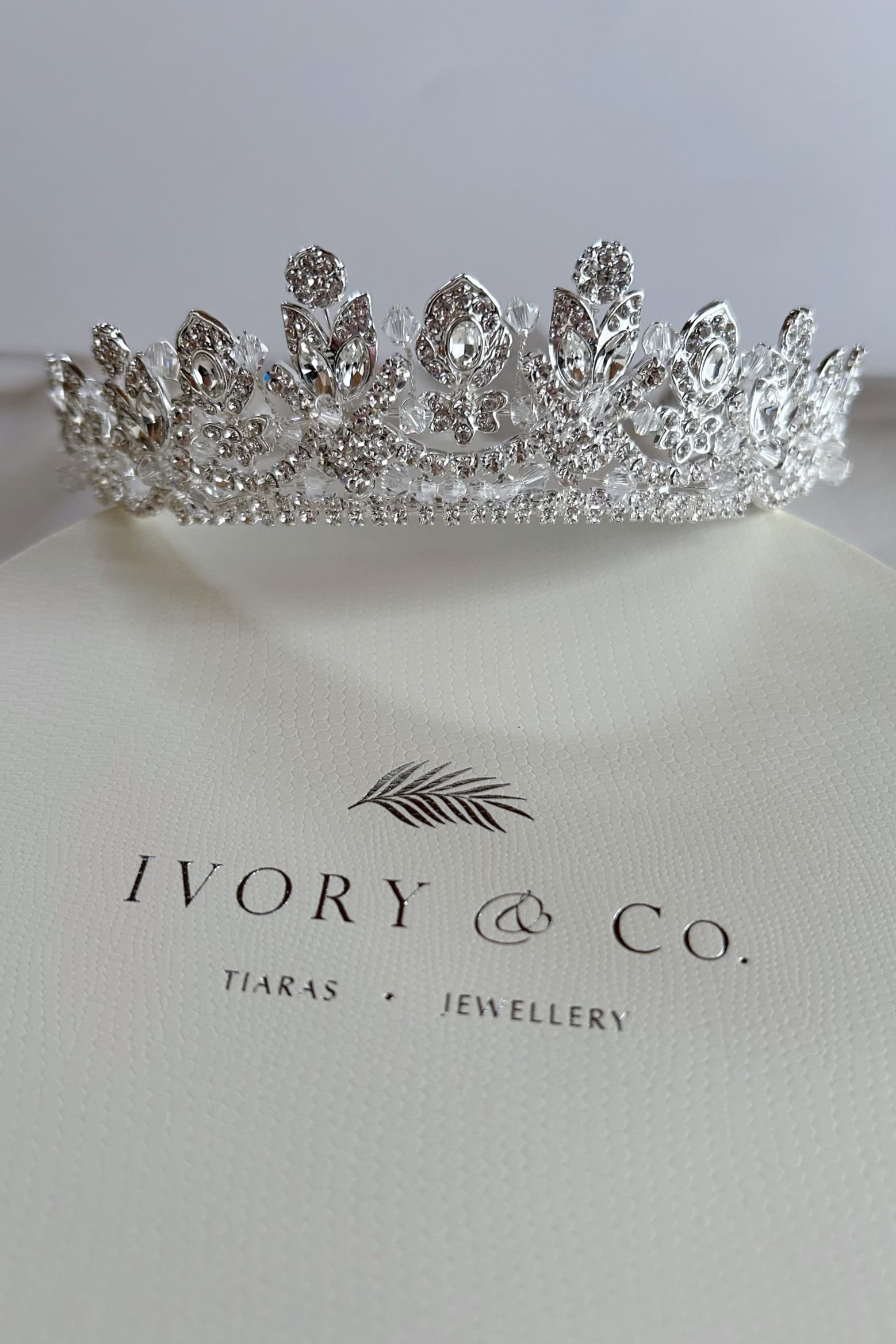 送料無料】［販売］Ivory & Co. アイボリーアンドコー ALEXANDRA TIARA