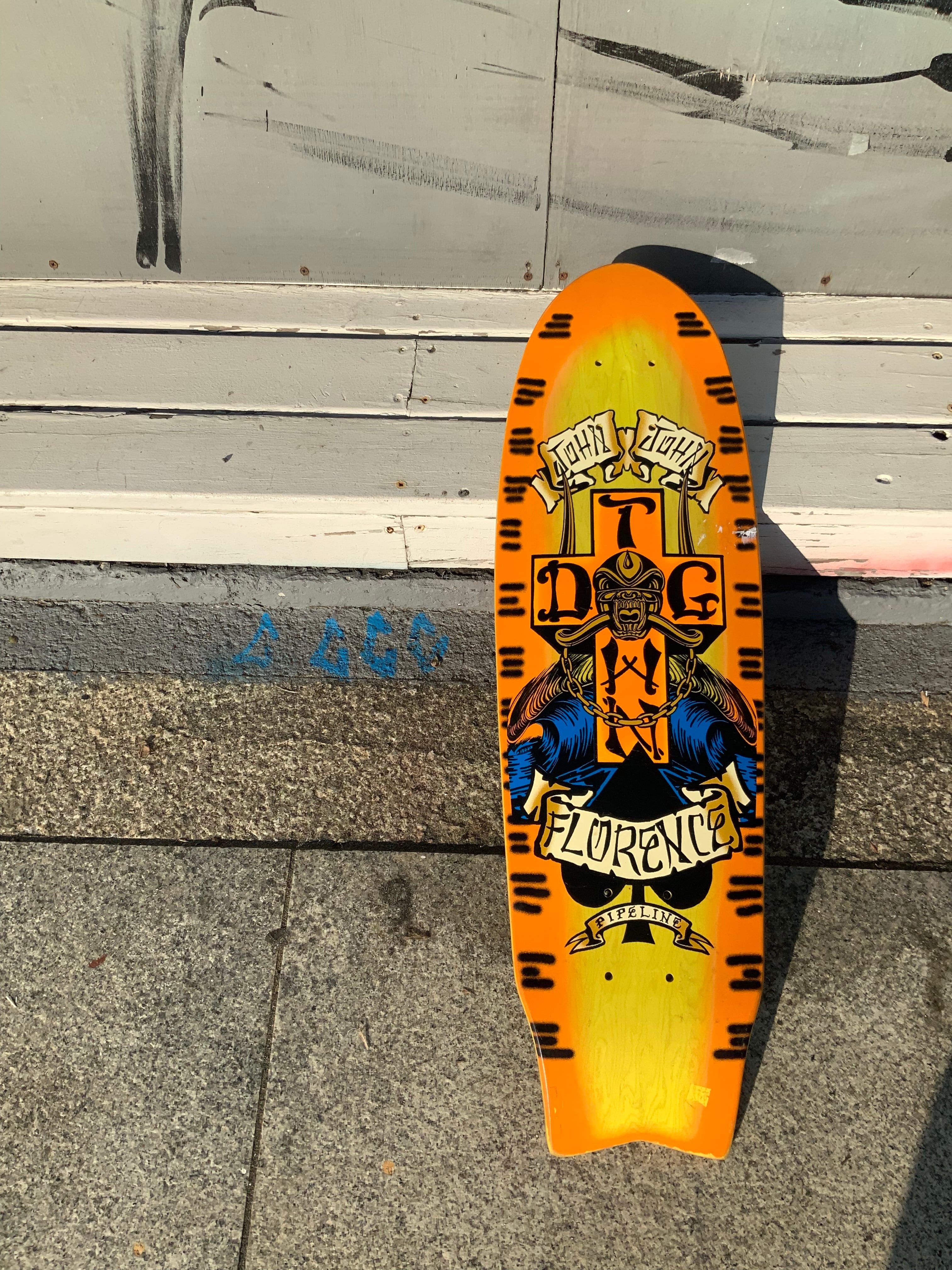 XL！ DOGTOWN スリーブロゴ デザイン ロンT ドッグタウン スケボーこの機会に是非いかがでしょうか