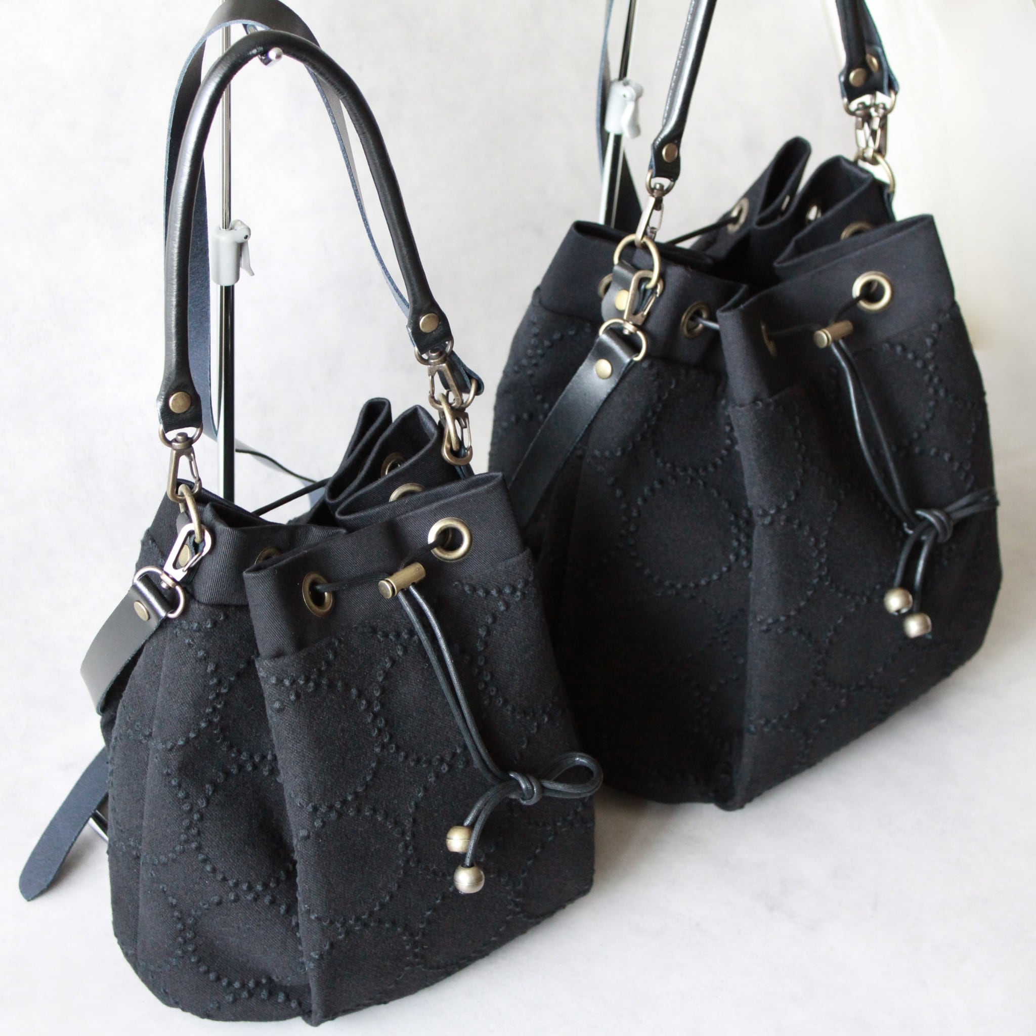 ドローストリングバッグ tambourine black ミナペルホネン生地使用