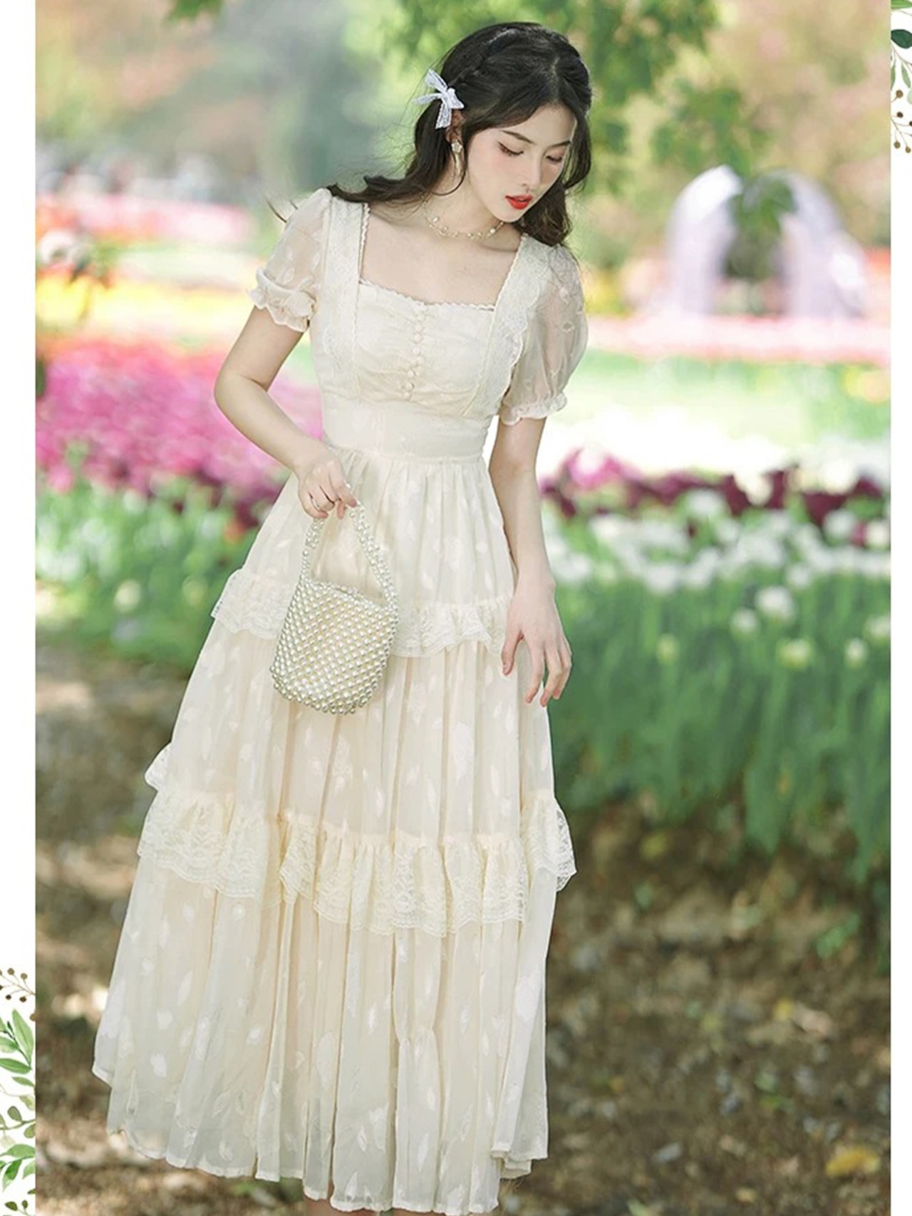 【0040】Tiered Floral Embroidery Lace Short Sleeve Dress