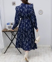 【2025年新作】パールボタン+ピンタックフリル花柄ロングワンピース　ネイビー　