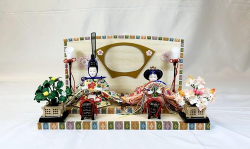 K-33-B 桐 木材 平台・衝立 写真入れ付き 桜刺繍 B 豆親王B 親王飾りセット 親王飾り　雛人形　ひな人形　初節句　ひな祭り　桃の節句　小さなお雛様　コンパクト　お雛様　海外へのお土産　お祝い　誕生祝い　プレゼント　日本伝統　日本文化　日本土産　伝統工芸
