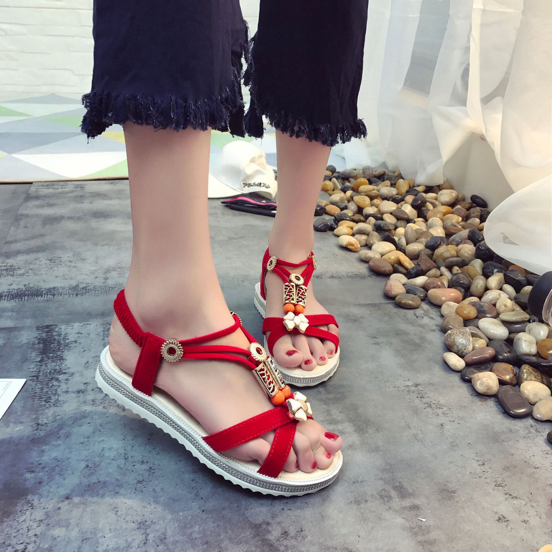【新作】【送料無料】 2018女性の夏の平底の学生ローマの新しいビーチ滑り止めサンダルウェッジヒールラインストーンビーズローヒールオープントゥの女性-アリババ 靴 シューズ サマー 夏物 10b736274508277