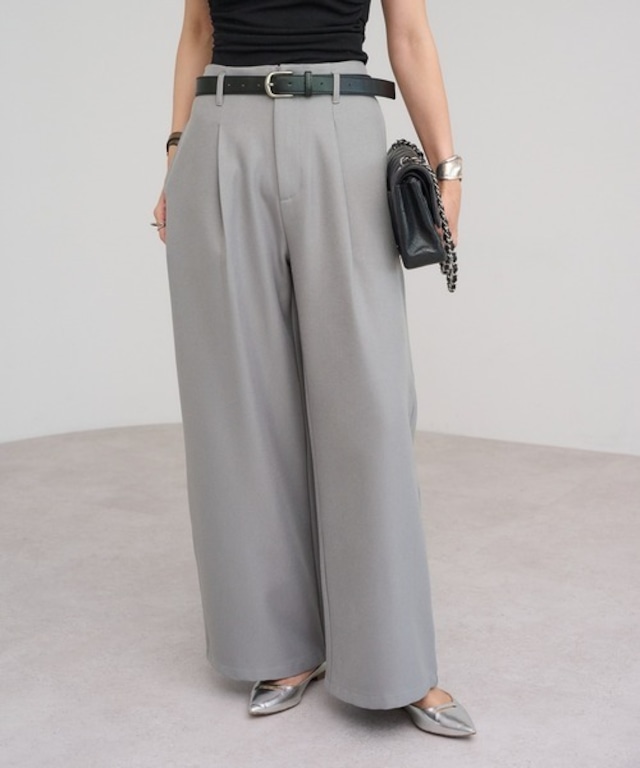 クラシカルシルエットパンツ