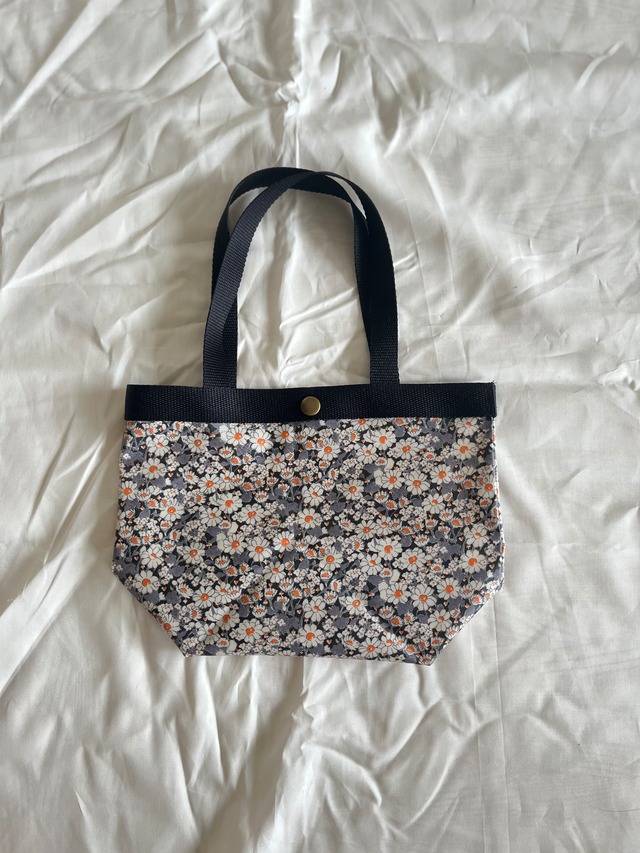 リバティ ラミネート生地のトートバッグ | SKY 