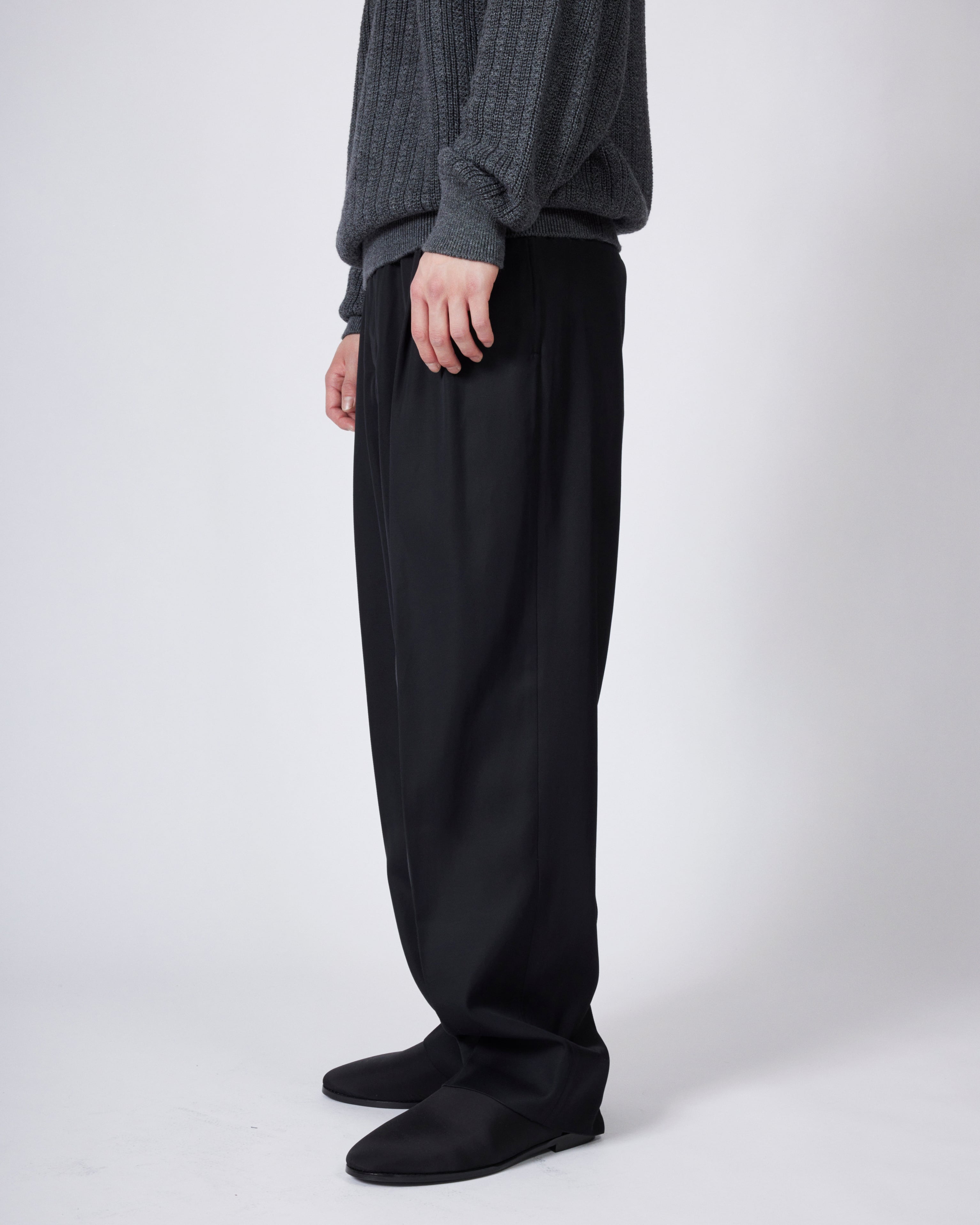 everyone two tuck wide twill trouser (BLACK) | everyone