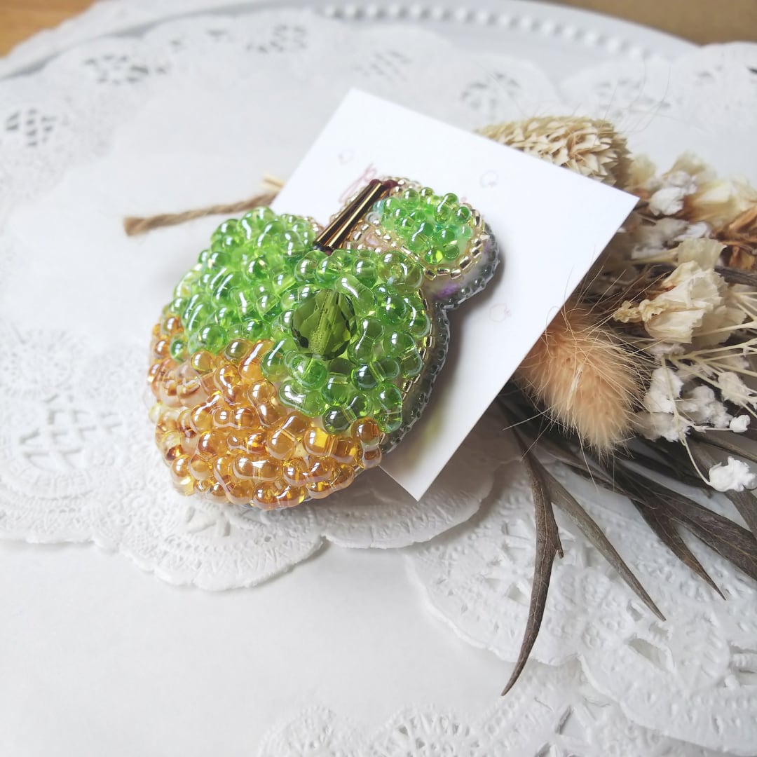 ビーズ刺繍 青りんご ブローチ | pommier0515