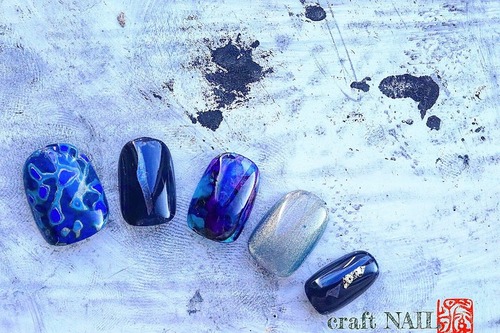 青は藍より出でて藍より青し【Blue is out of indigo and bluer than indigo】