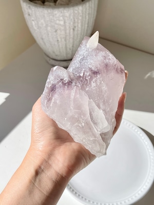 ブラジル産 カルサイトオンホワイトファントムアメシストツイン/ square calcite on amethyst twin