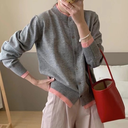 トップス カーディガン レディース 長袖 ハイネック ミディアム丈 前開き ボタン 重ね着風 かわいい 大人可愛い きれいめ シンプル 上品 おしゃれ かっこいい カジュアル こなれ感 個性的 主役級 存在感 抜け感 秋 冬 ベーシック ナチュラル キュート フェミニン 清楚 無地 女性用 ママ OL 通勤 オフィス 学生 通学 デート お出かけ お泊まり 女子会 旅行 アウトドア 休日 カフェ ショッピング コンパ レストラン 普段使い デイリー 着回し レイヤード 重ね着 ワンサイズ トレンド