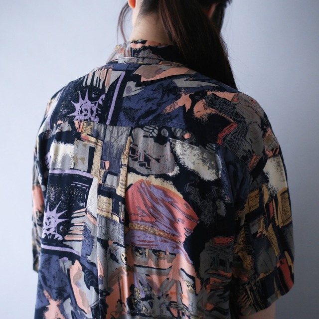 "GOOUCH" dark coloring full art pattern h/s shirt