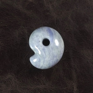 糸魚川翡翠 ラベンダー ヒスイ ゆる勾玉  14.2g Itoigawa Lavender Jadeite Magatama