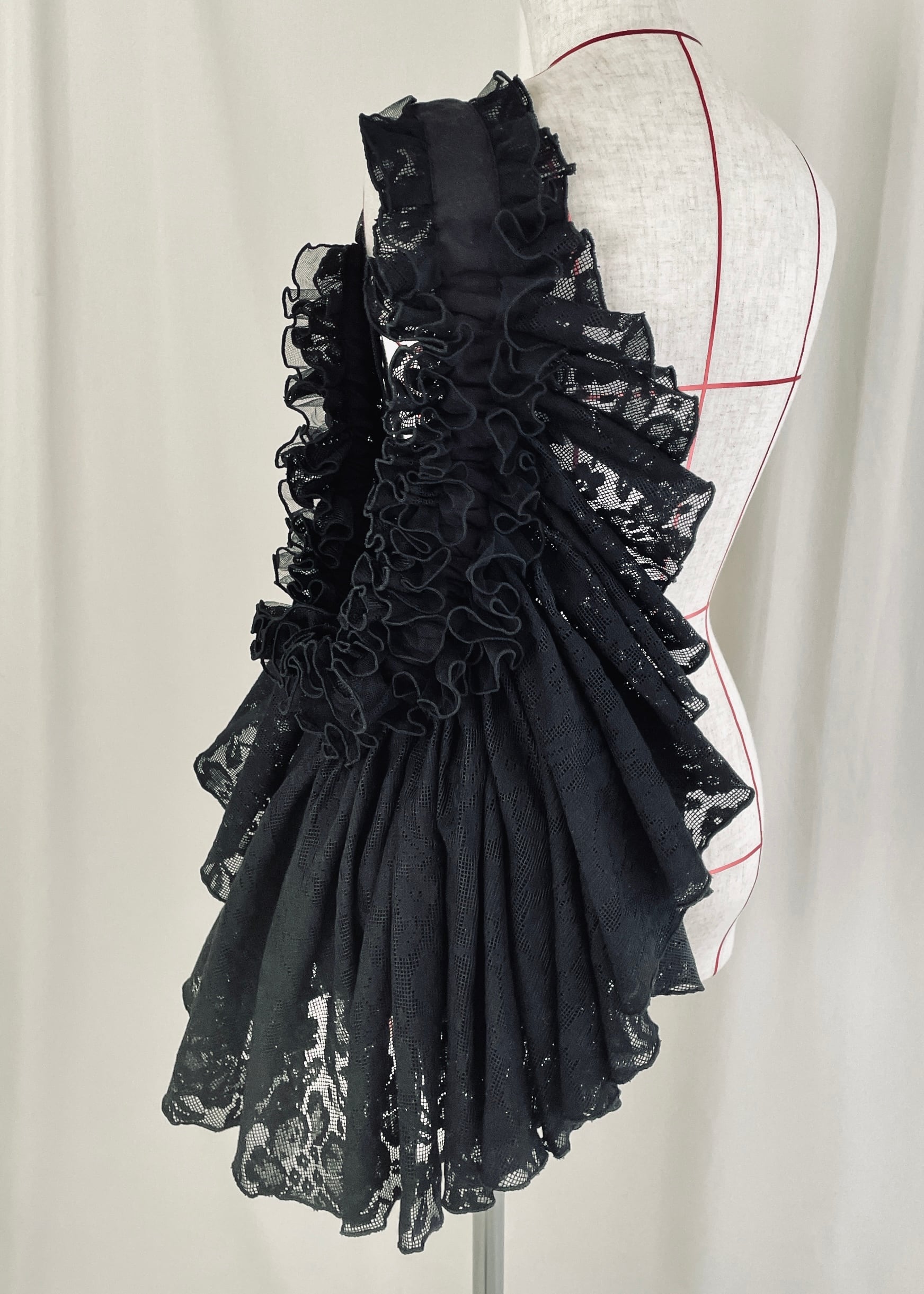 DŌRA CÎTA | Ruffled Hidden Bag - BLACK | ORIENT MILLINERY