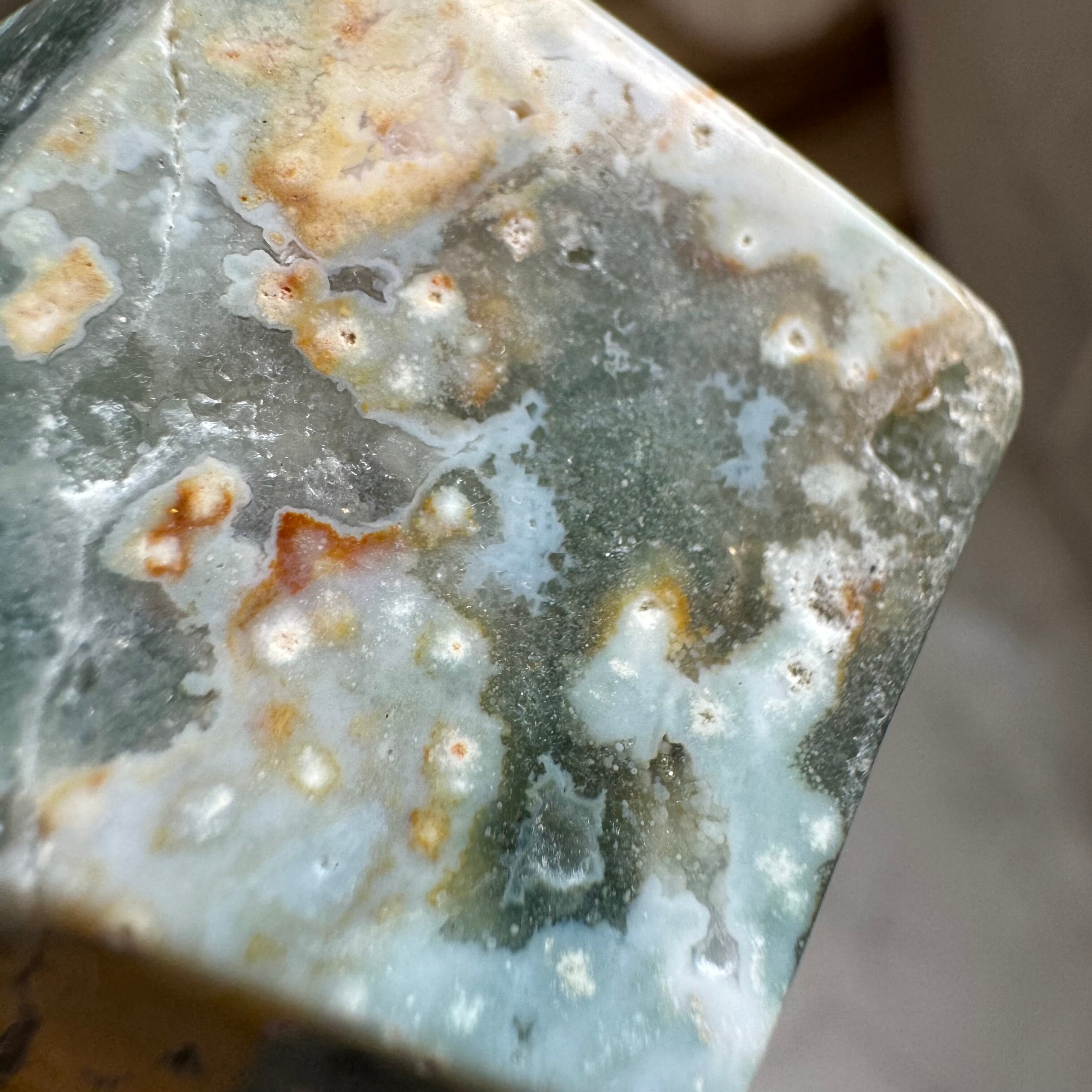 オーシャンジャスパー　フリーフォーム置物　虹色　マダガスカル産　天然石 オーシャンジャスパー フリーフォーム置物 虹色 マダガスカル産