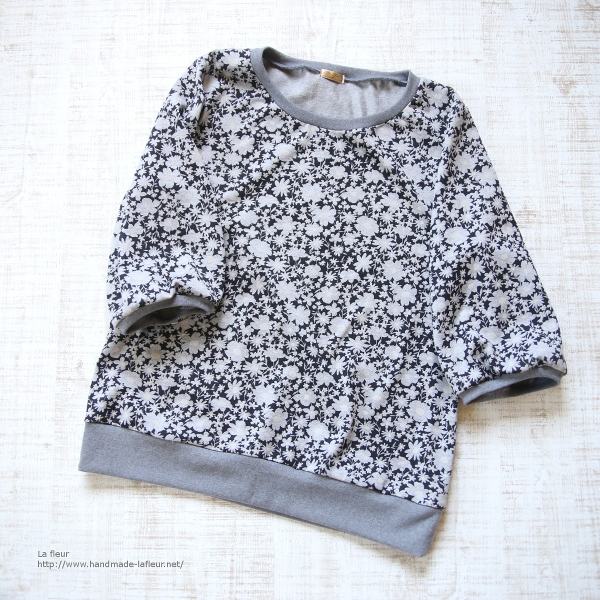 L】七分袖プルオーバー＊カットソー モノトーン花柄 パフスリーブ 