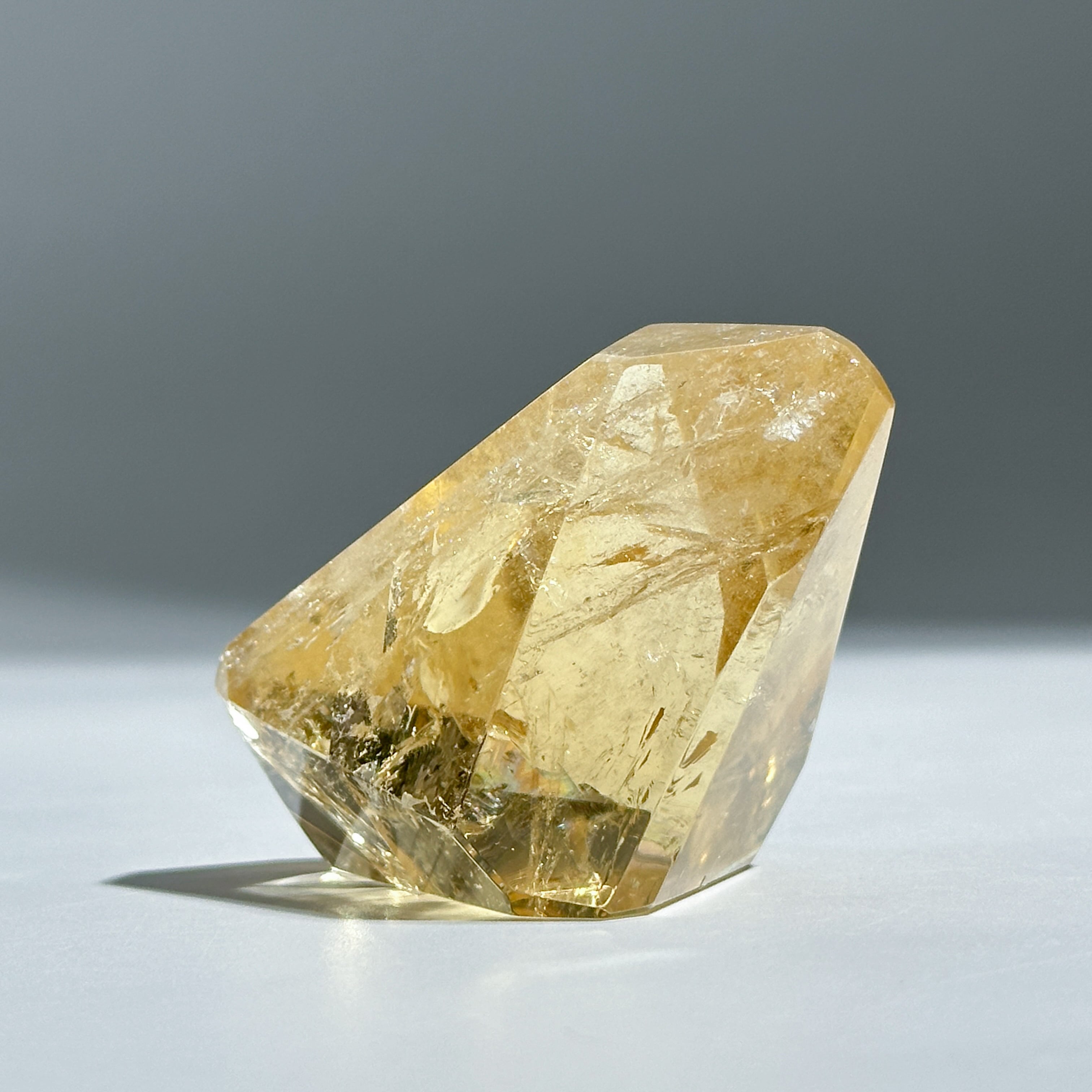 虹◎シトリン（黄水晶） フリーフォーム56◇ Citrine ◇ 天然石・鉱物