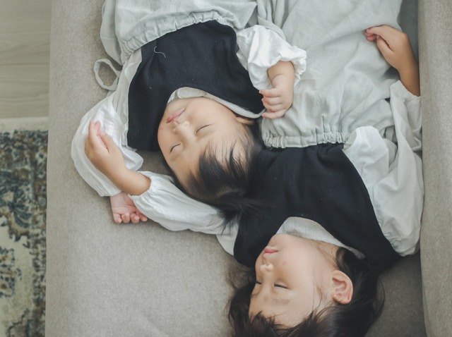 【取寄】サイドリボンがポイントのバイカラーワンピース