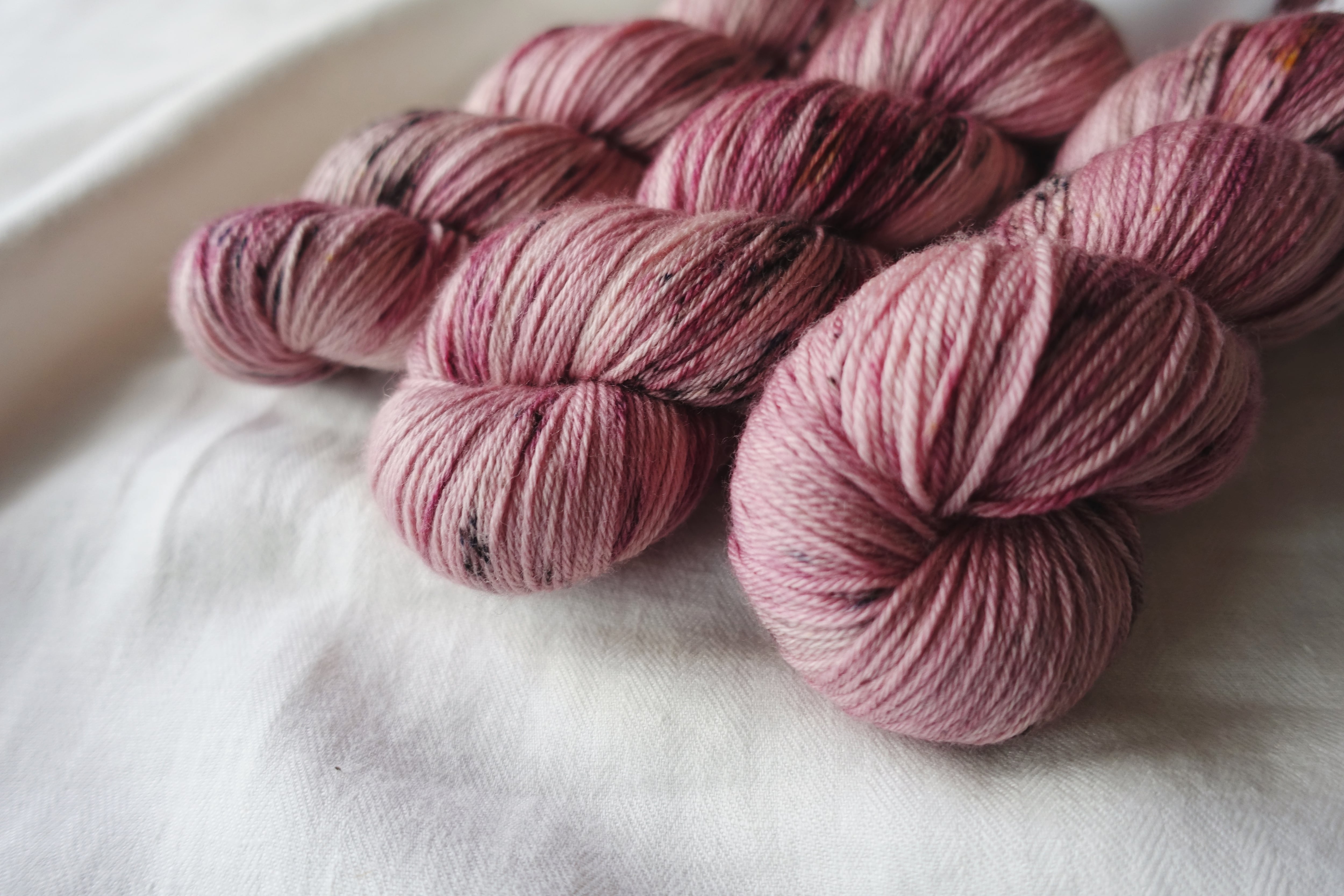 手染め毛糸]SperwashMerino100_4PLY_Raspberry Dream | 手染め毛糸の