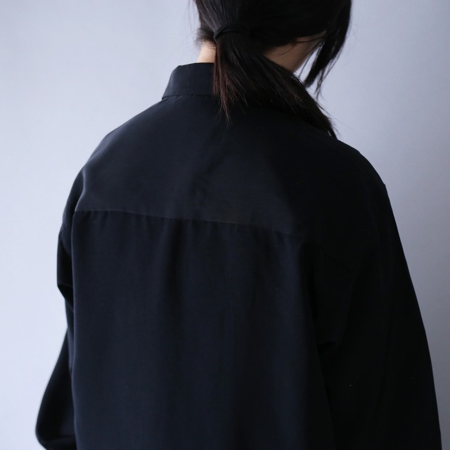 "white×blue" stitch line design over silhouette shirt