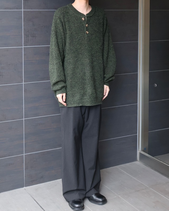 over size henley-neck knit