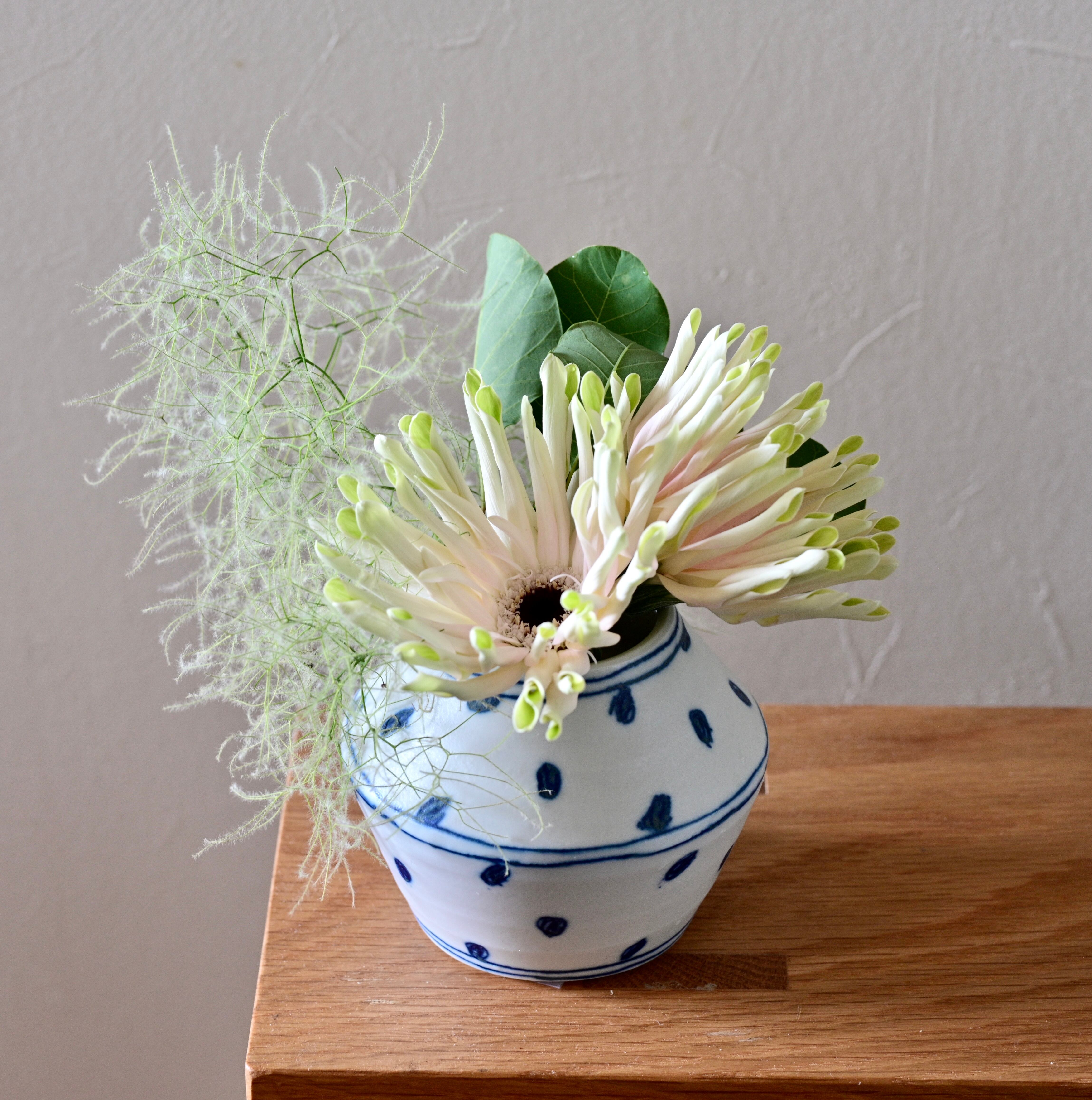 村田菜穂美作 染付花入 / Nahomi Murata Sometsuke Flower Vase