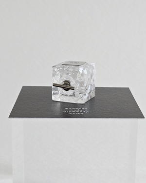 PERFUME CUBE. [white hologram]