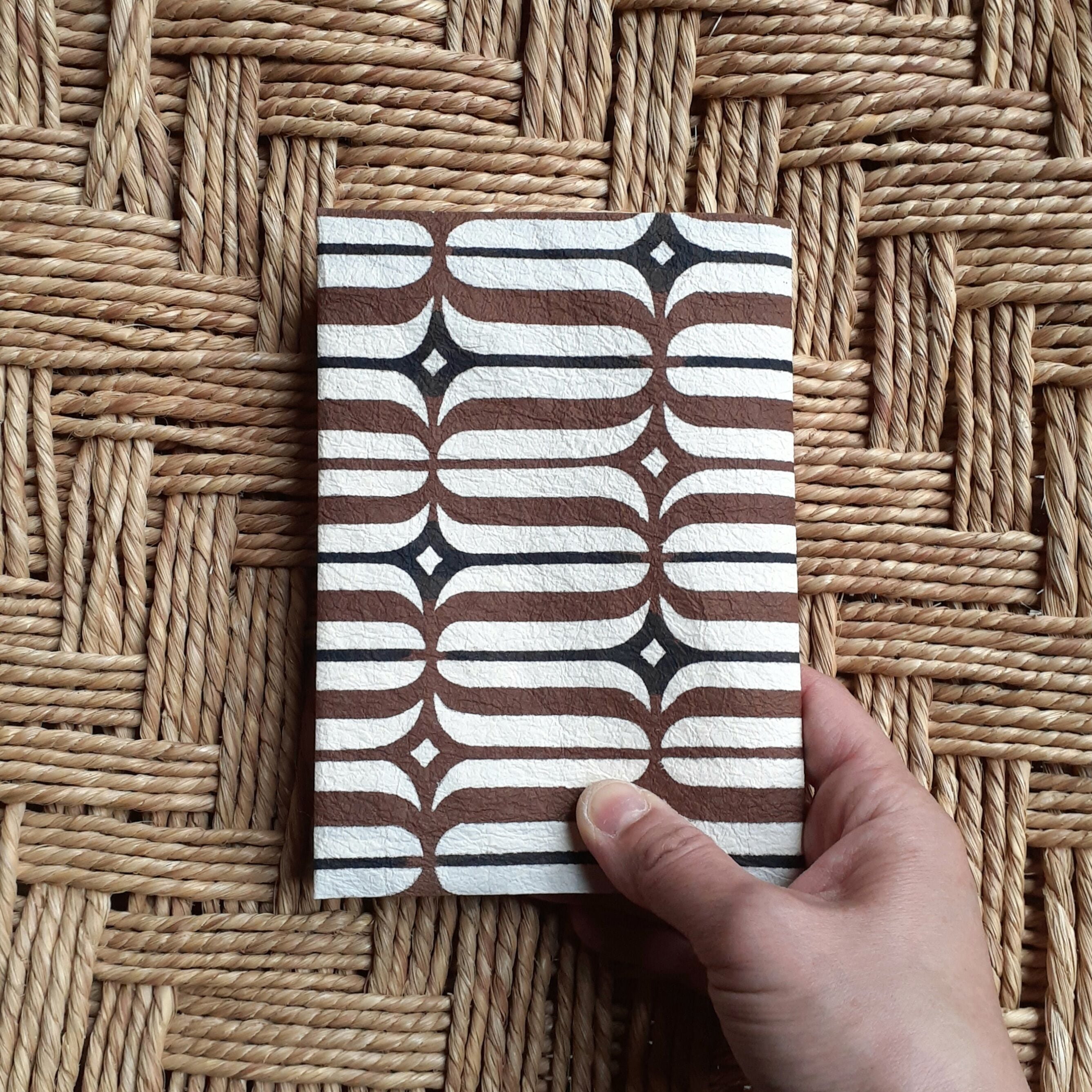 ブックカバー（アイヌ柄・茶色） | seribimuseumshop