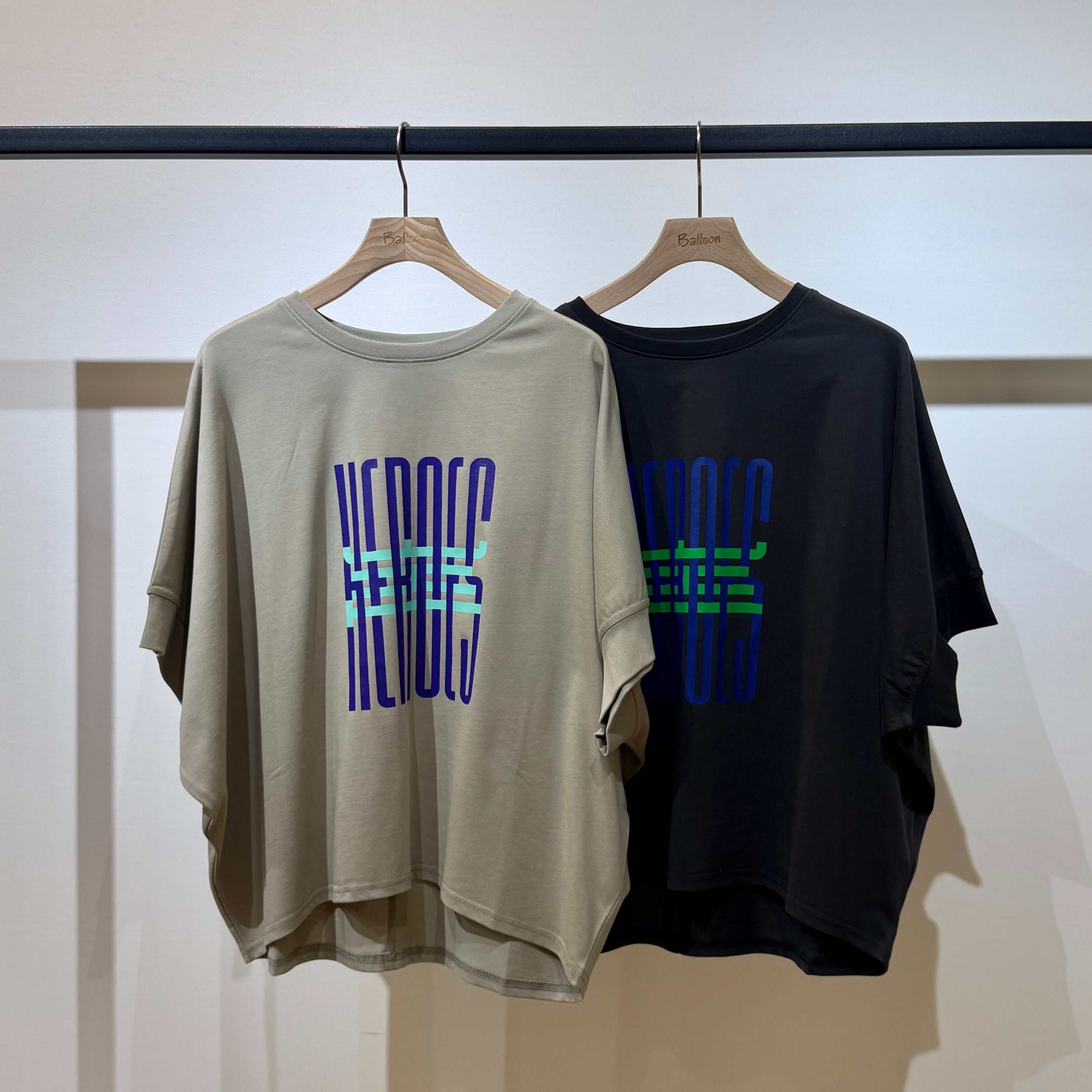 【限定店舗】HEROESロゴTシャツ