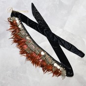 ベリーダンス トライバル 衣装 ブラック系 トップス ベルト セット 羽根 フェザー 黒 茶 青 赤 コイン 鈴 装飾 豪華 華やか ダンス衣装 舞台 クール 落ち着いた色合い ブラウン系 ブルー系 レッド系