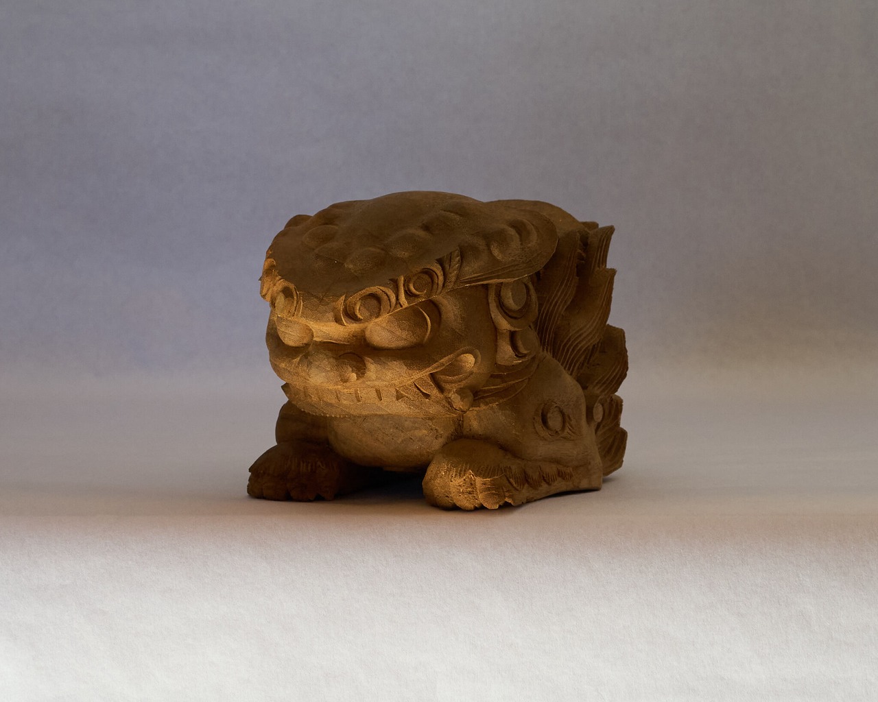 たてがみまで彫り込まれた、欅の獅子木鼻
