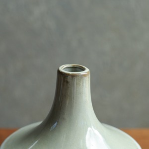 北欧感じる、陶器の上品なフラワーベース 2