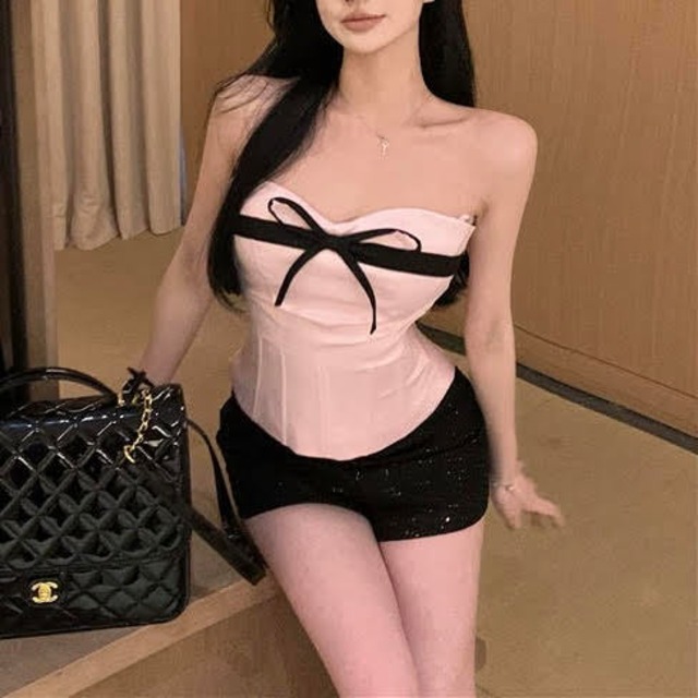 レディース トップス チューブトップ ノースリーブ リボン ショート丈 フィッシュボーン ハイウエスト スリム 細身 きれいめ 上品 おしゃれ お洒落 大人可愛い 大人女子 個性的 カジュアル エレガント セクシー シック モダン フェミニン レトロ 主役級 存在感 こなれ感 抜け感 夏 20代 30代 お呼ばれ イベント お出かけ デート 女子会 リゾート 海 プール ショッピング お泊まり 旅行 休日 普段使い 韓国 オルチャン ファッション コーデ スタイル 美スタイル インスタ映え S M ピンク