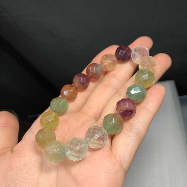 B121 可愛い色合い✩カットフローライトブレスレット