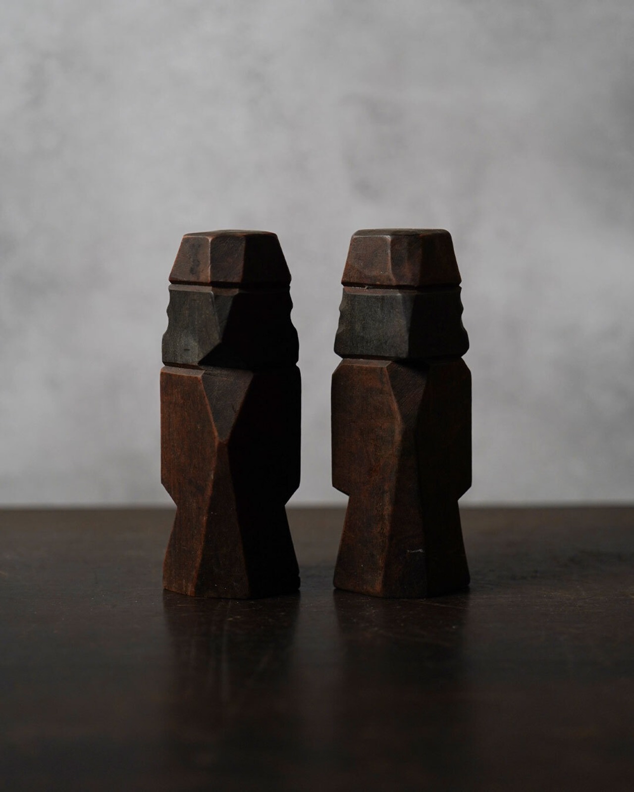 アイヌ夫婦人形　木彫　/　北海道