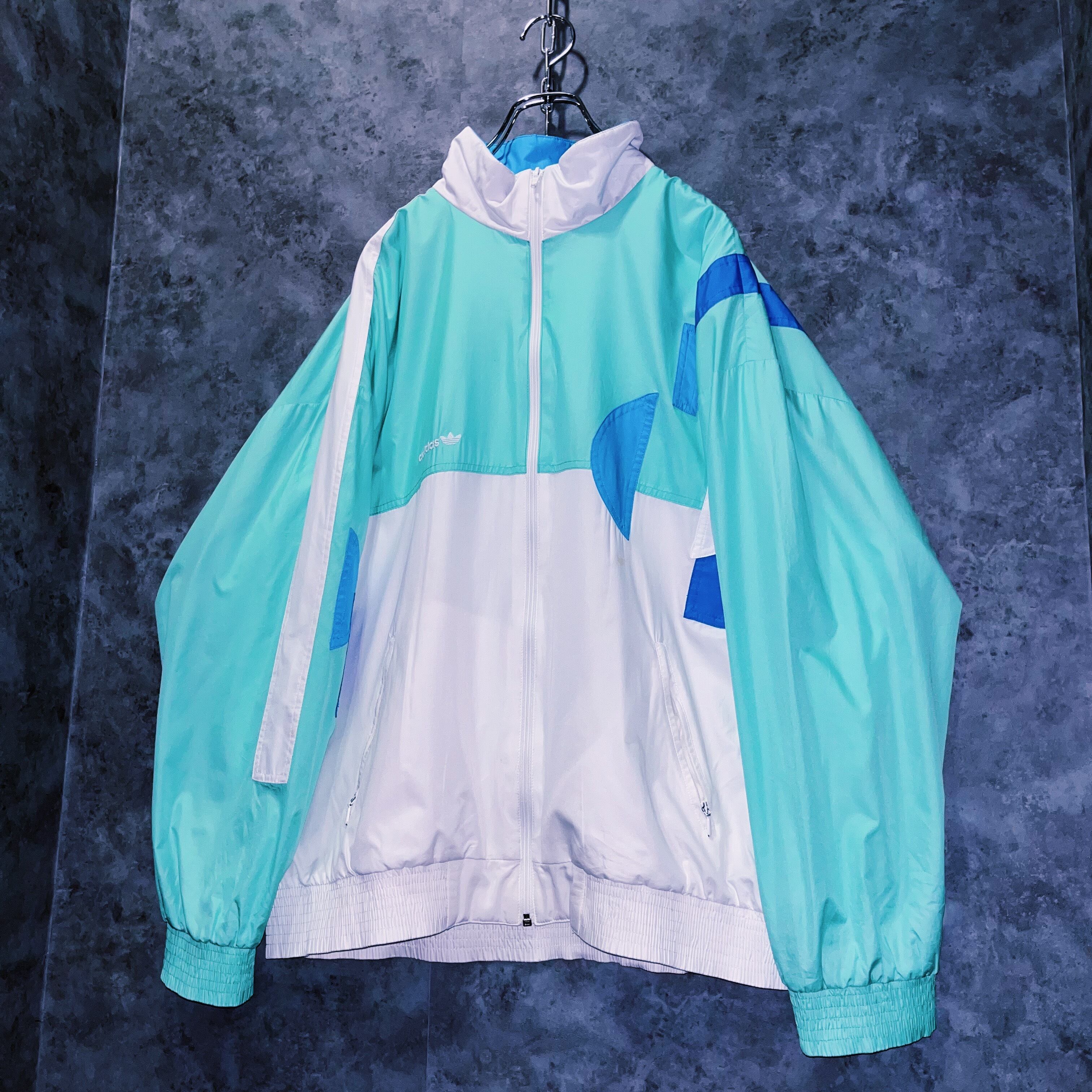 古着屋いろはす doppio】80's vintage “adidas” switching color design Nylon track