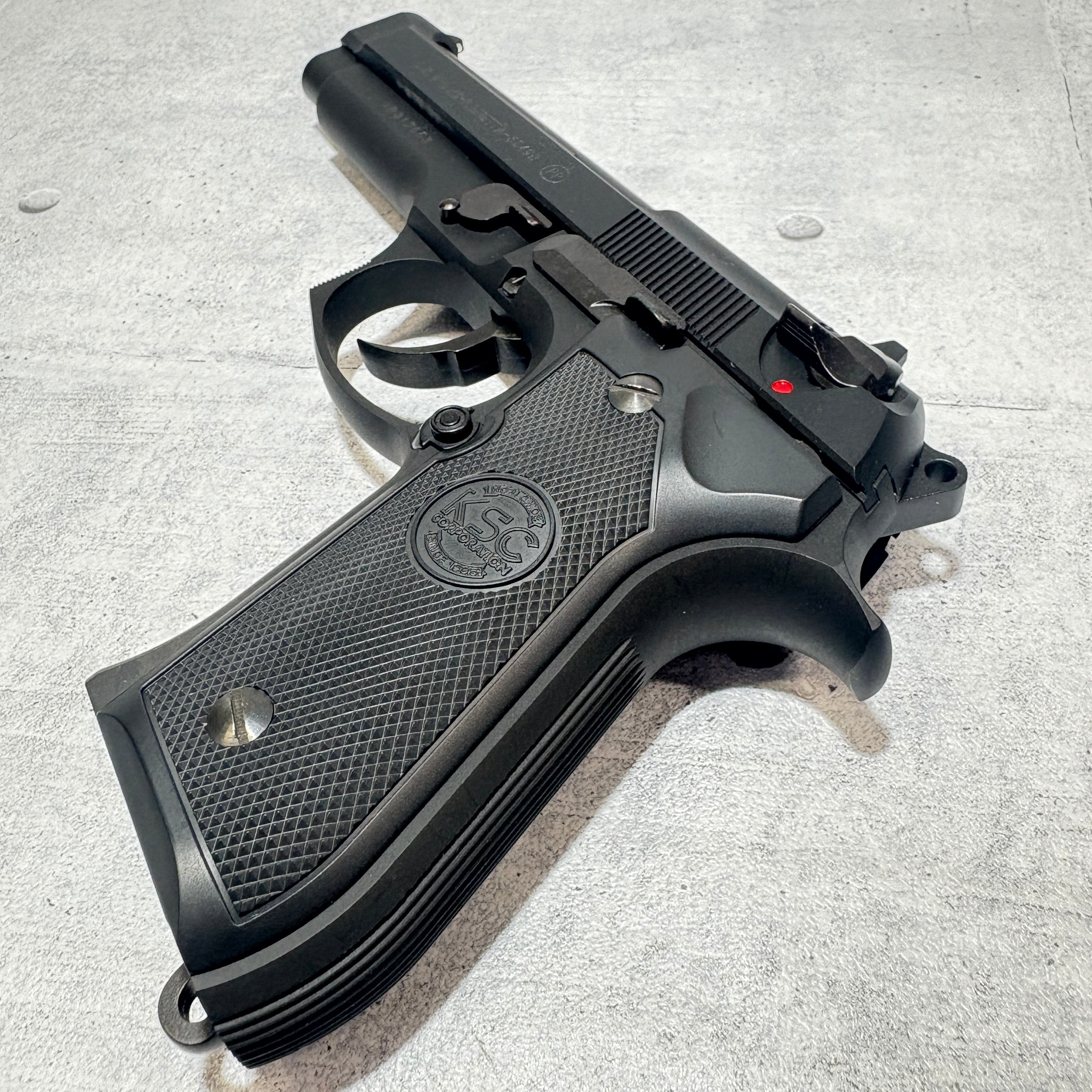 中古美品】 KSC U.S.9mm M9 HW システム7 ヘヴィーウェイト+ベレッタ