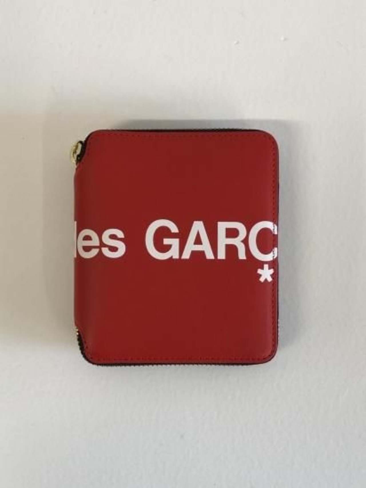【COMME des GARCONS WALLET】HUGE LOGO ZIP WALLET