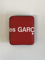 【COMME des GARCONS WALLET】HUGE LOGO ZIP WALLET
