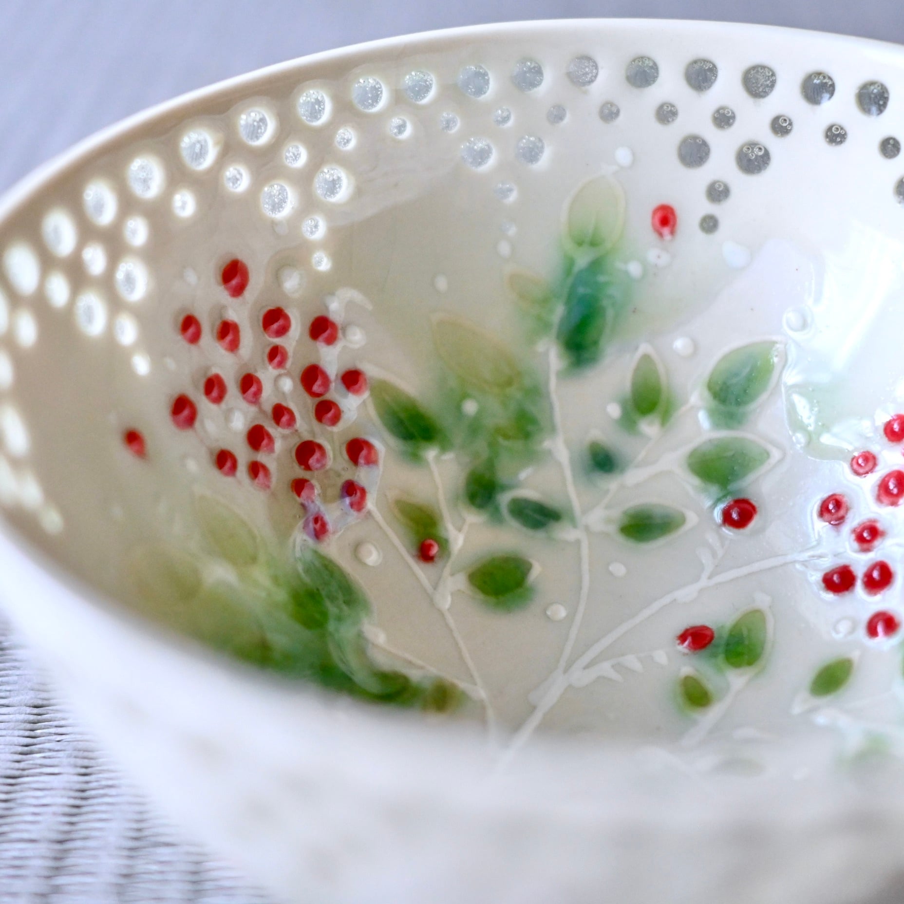 24.水辺のナンテン蛍手茶碗 (B) | 陶工房 みかガマ ＊ のぐちみか