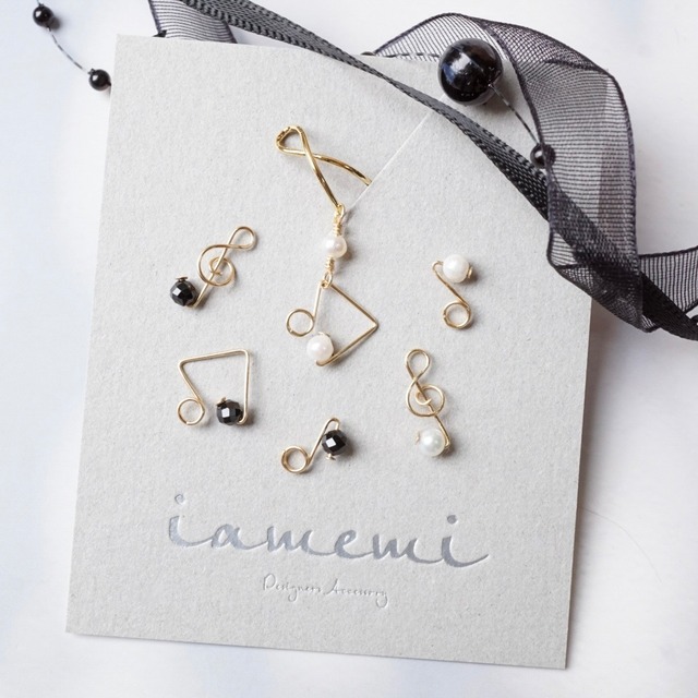 【イヤーカフ】「小さな音符」パール ブラックスピネル 片耳 ト音記号 ゴールド 音楽 発表会 結婚式 フォーマル