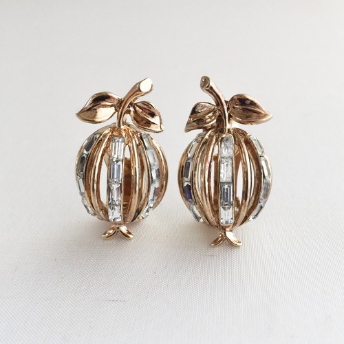 Trifari vintage earrings 1044