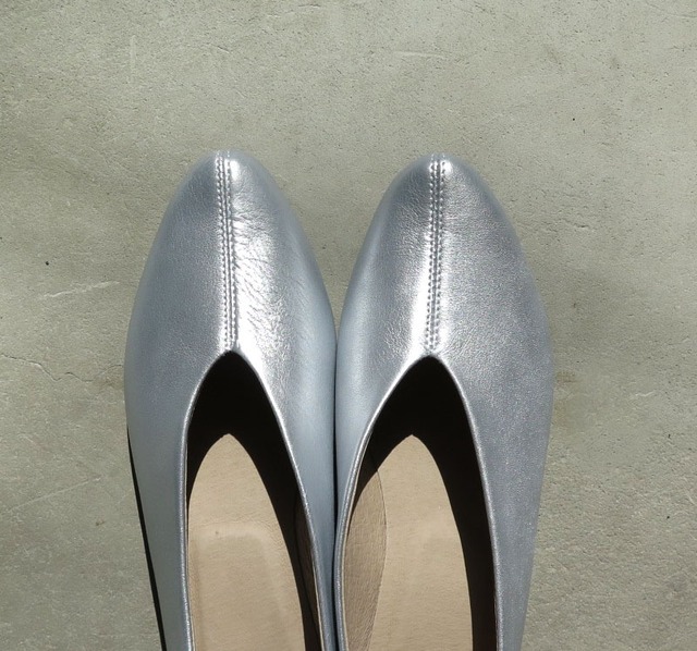 【清涼感あるカラー！】マットシルバーの本革パンプス ❄︎made in Japan❄︎