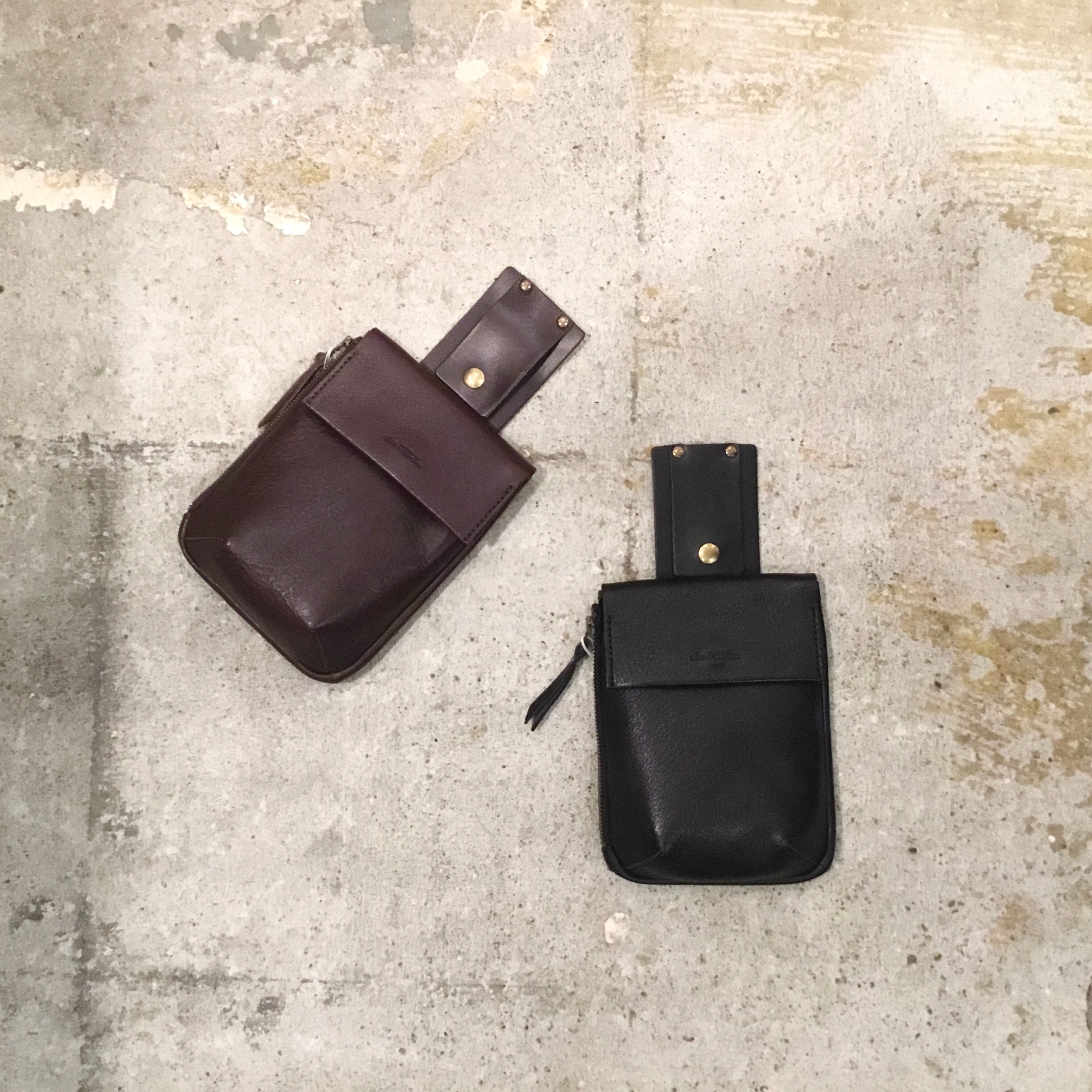 ポケット代わりに！ 小ぶりの牛革ベルトポーチ「縦型フラップ