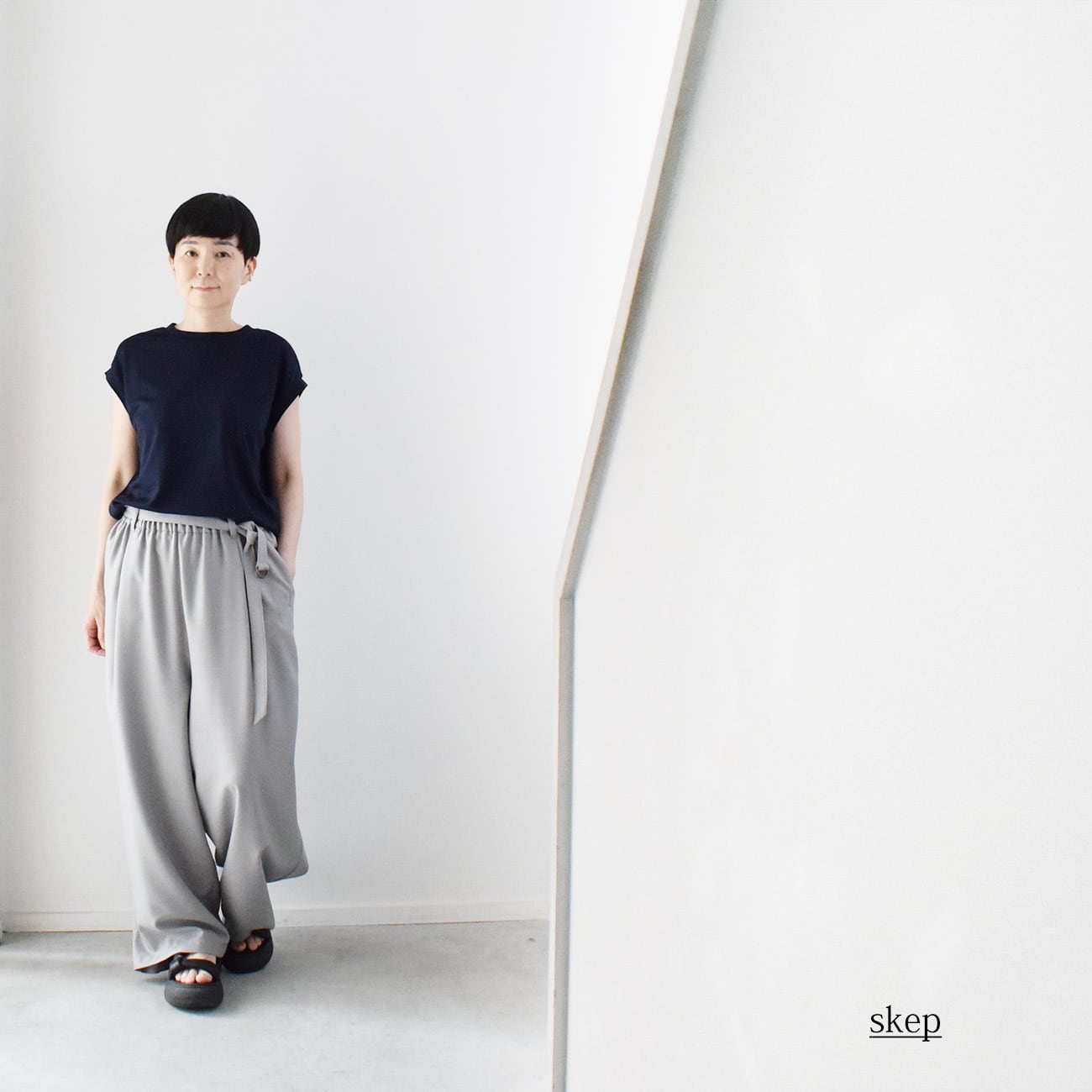 後ろタックワイドパンツ：グレー［PT03LPGY］ | skep-online shop