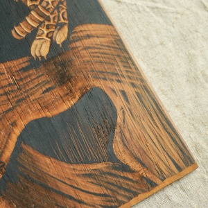 サバンナの彫刻画（ヒョウ）