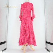 社交ダンス 衣装 ドレス スタンダード ピンク系 prima boutique プリマブティック ワンピース スタンダードドレス 準正装 長袖 キラキラ ホログラム フォーマル ラメ調 光沢 シフォン風 フリル デザイン ノーカラー系 襟なし Vネック風 体型カバー 華やか ダンス 発表会 舞台 競技 パーティー イベント ポリエステル 軽やか ストレッチ系 背面ファスナー 対応 通気感 透け感風