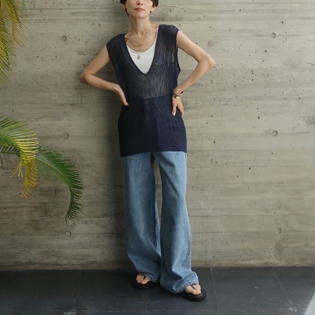 Vネック透かしベスト