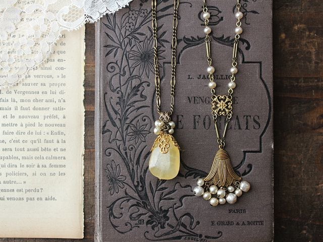 アンティーク　アールデコのネックレス 貴重】アールデコ ネックレス ミントグリーン色硝子 チェーン付 戦時